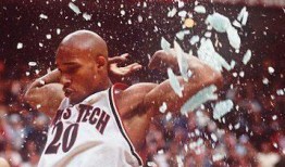 扣碎篮板视频,篮球场上的激情瞬间