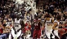 扣碎篮板视频,篮球场上的激情瞬间