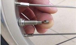 美式气嘴如何打气视频,轻松掌握高效充气技巧