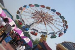 泰安方特大摆锤视频