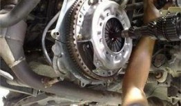 伊兰特换离合器片视频,伊兰特离合器片更换全攻略