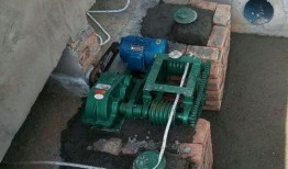 自动清粪机工作视频,自动清粪机高效作业现场实况解析