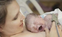 中国生孩子分娩视频,中国妈妈勇敢迎接新生命