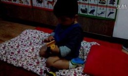 小男孩光屁股体检视频,小男孩光屁股萌态百出，网友直呼可爱爆表